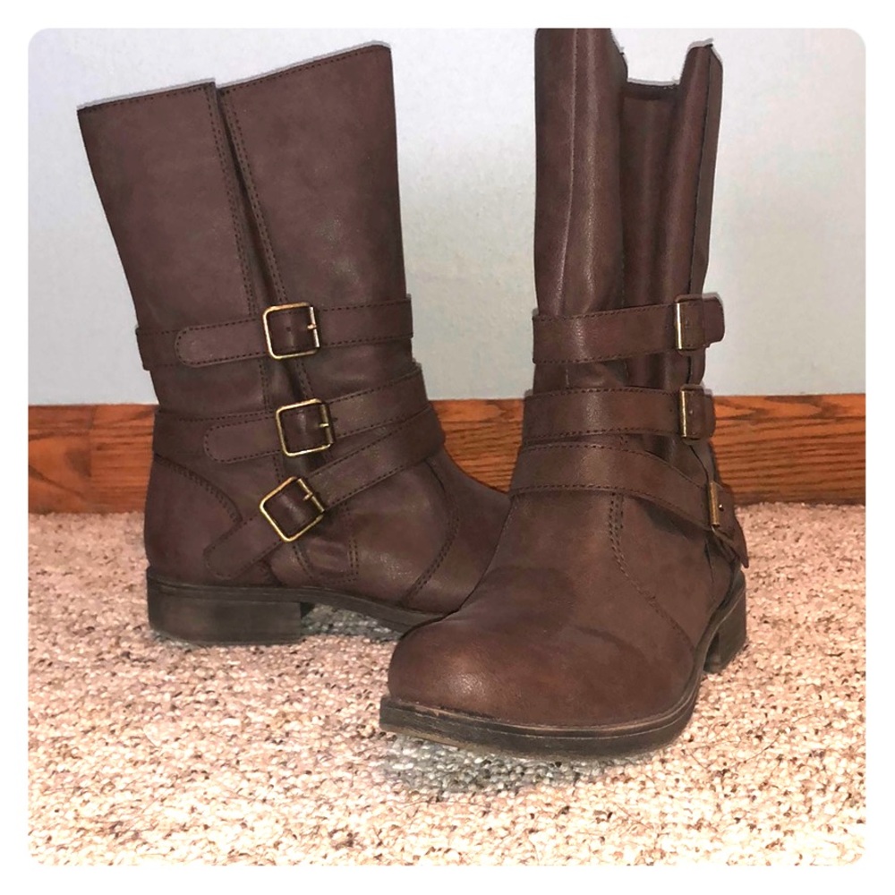 Brown boots, wide calf